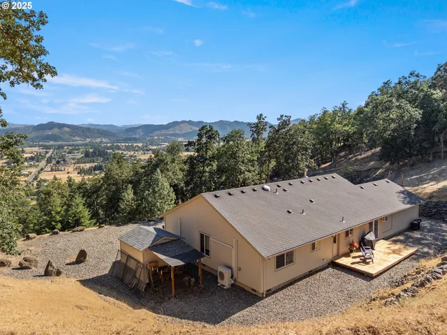 $625,000 | 941 Colonial Road, Roseburg, OR 97471