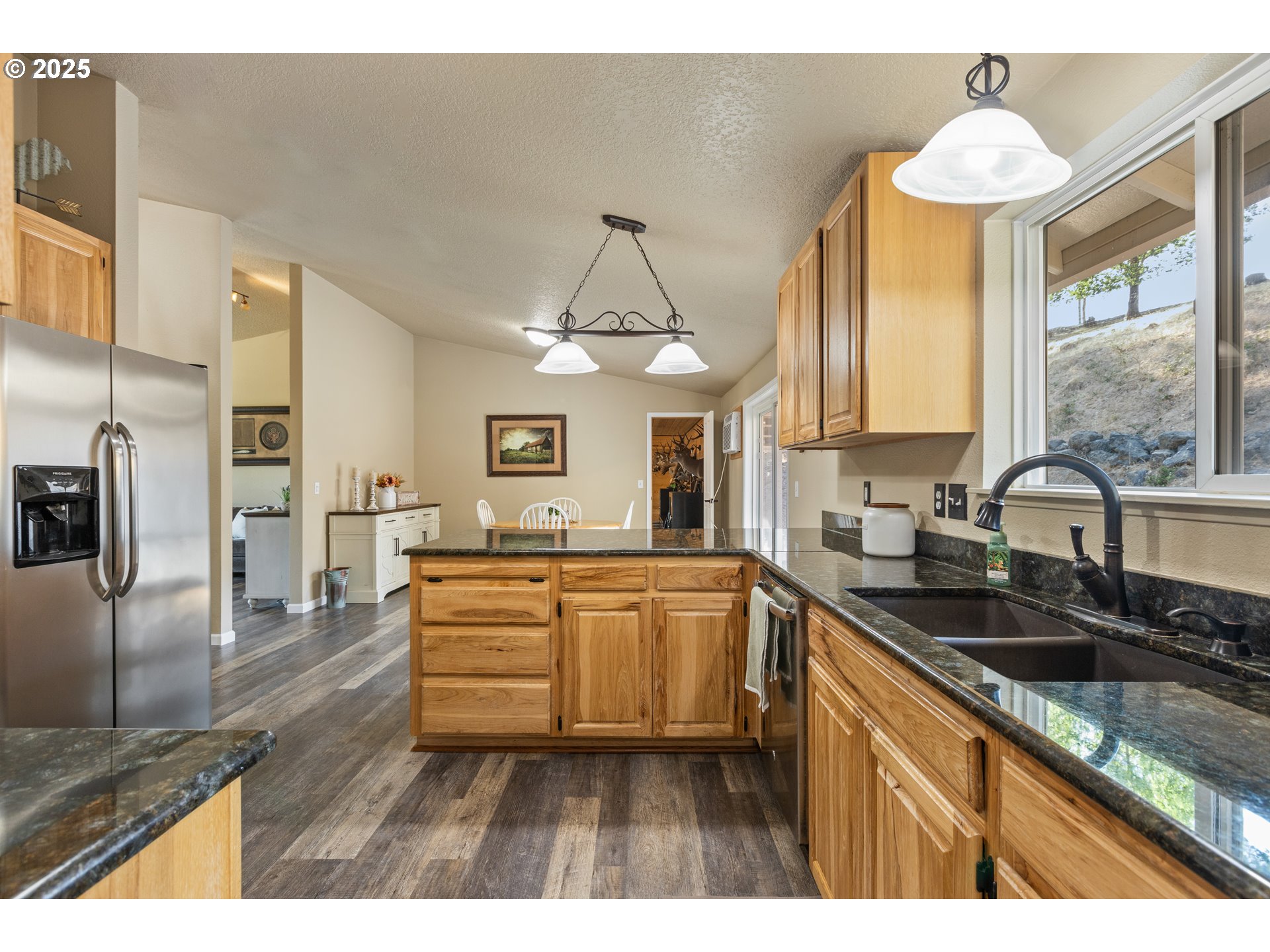 941 Colonial Road Roseburg, OR 97471 - Photo 8 of 48