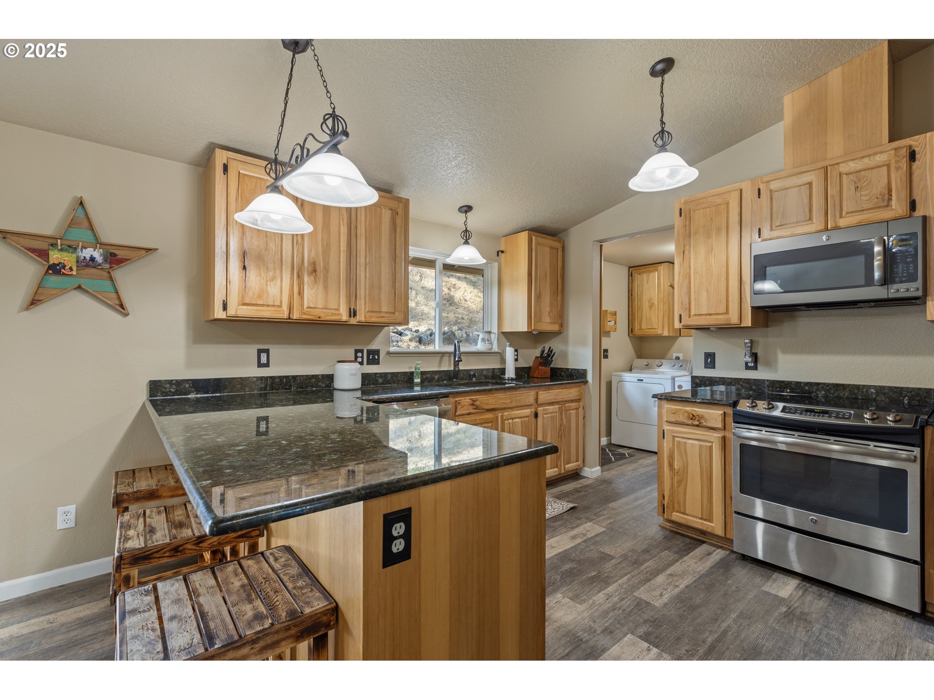 941 Colonial Road Roseburg, OR 97471 - Photo 9 of 48