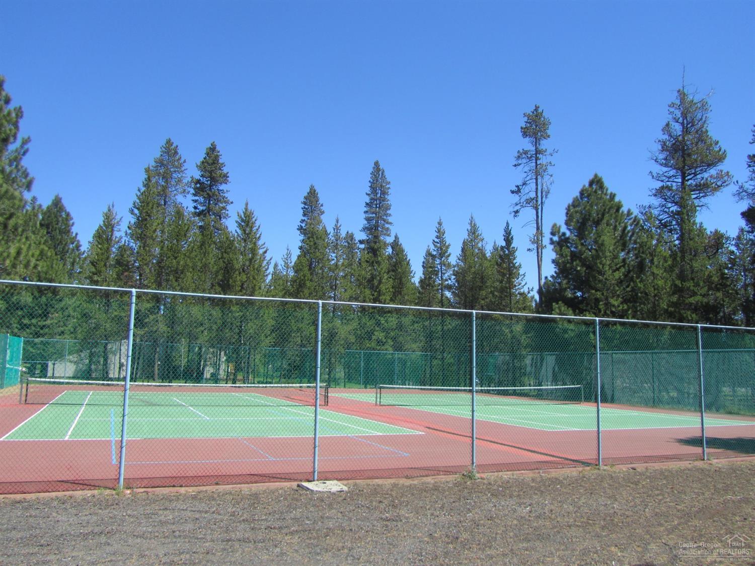 55710 Lost Rider Loop Bend, OR 97707 - Photo 18 of 21 Community Tennis & Pickelball Courts