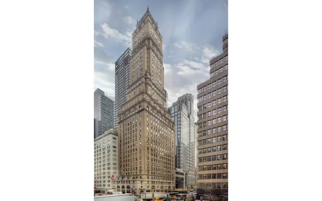 $995,000 | 465 Park Avenue, Unit 18F | Midtown East