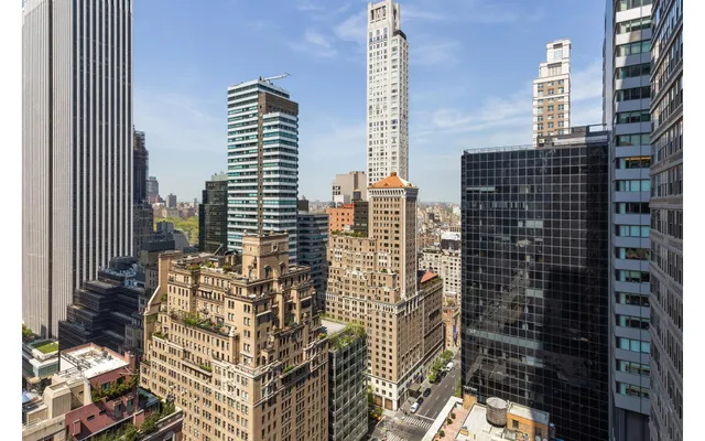 $995,000 | 465 Park Avenue, Unit 18F | Midtown East