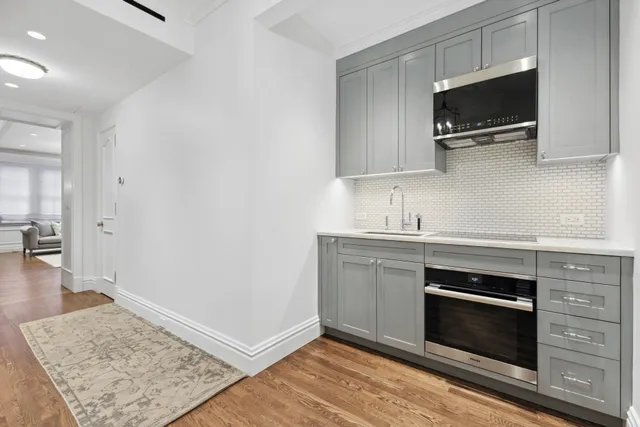 $995,000 | 465 Park Avenue, Unit 18F | Midtown East