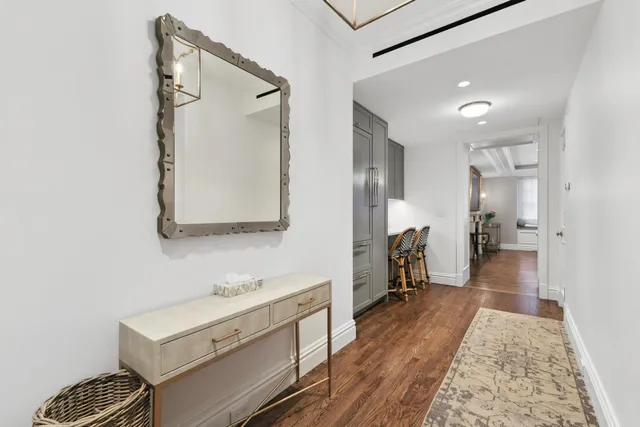 $995,000 | 465 Park Avenue, Unit 18F | Midtown East