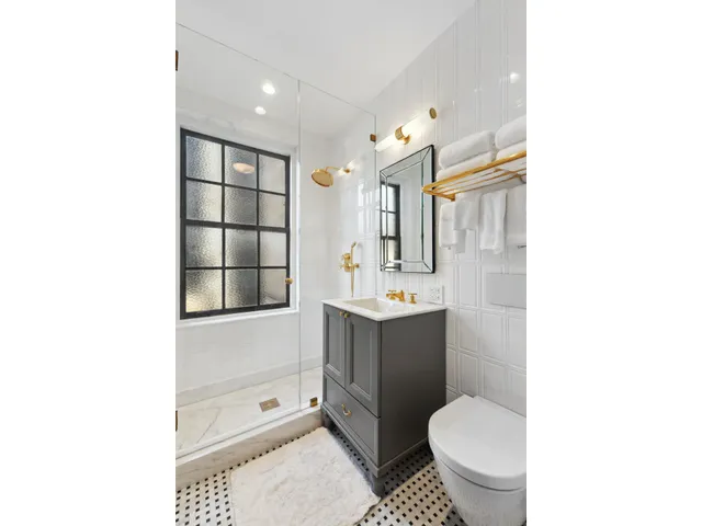 $995,000 | 465 Park Avenue, Unit 18F | Midtown East