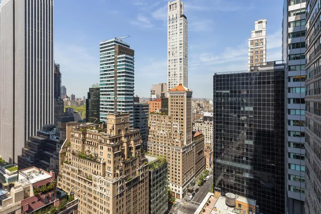 $995,000 | 465 Park Avenue, Unit 18F | Midtown East