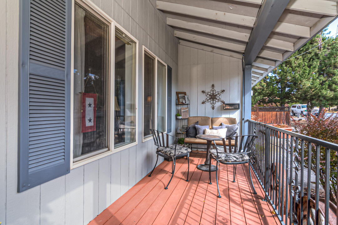 19528 Apache Road Bend, OR 97702 - Photo 8 of 27 Wrap Around Porch Seating