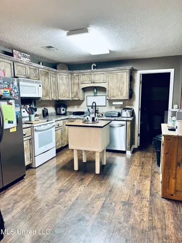 $235,000 | 207 Glendale Street, Senatobia, MS 38668