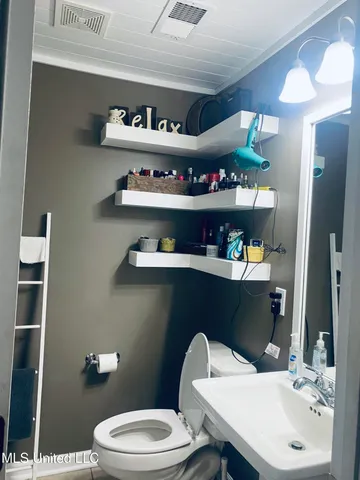 $235,000 | 207 Glendale Street, Senatobia, MS 38668