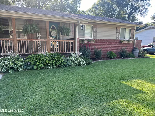 $235,000 | 207 Glendale Street, Senatobia, MS 38668