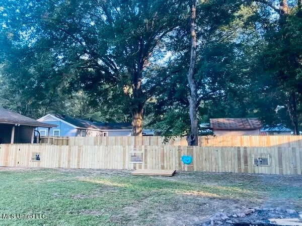 $235,000 | 207 Glendale Street, Senatobia, MS 38668