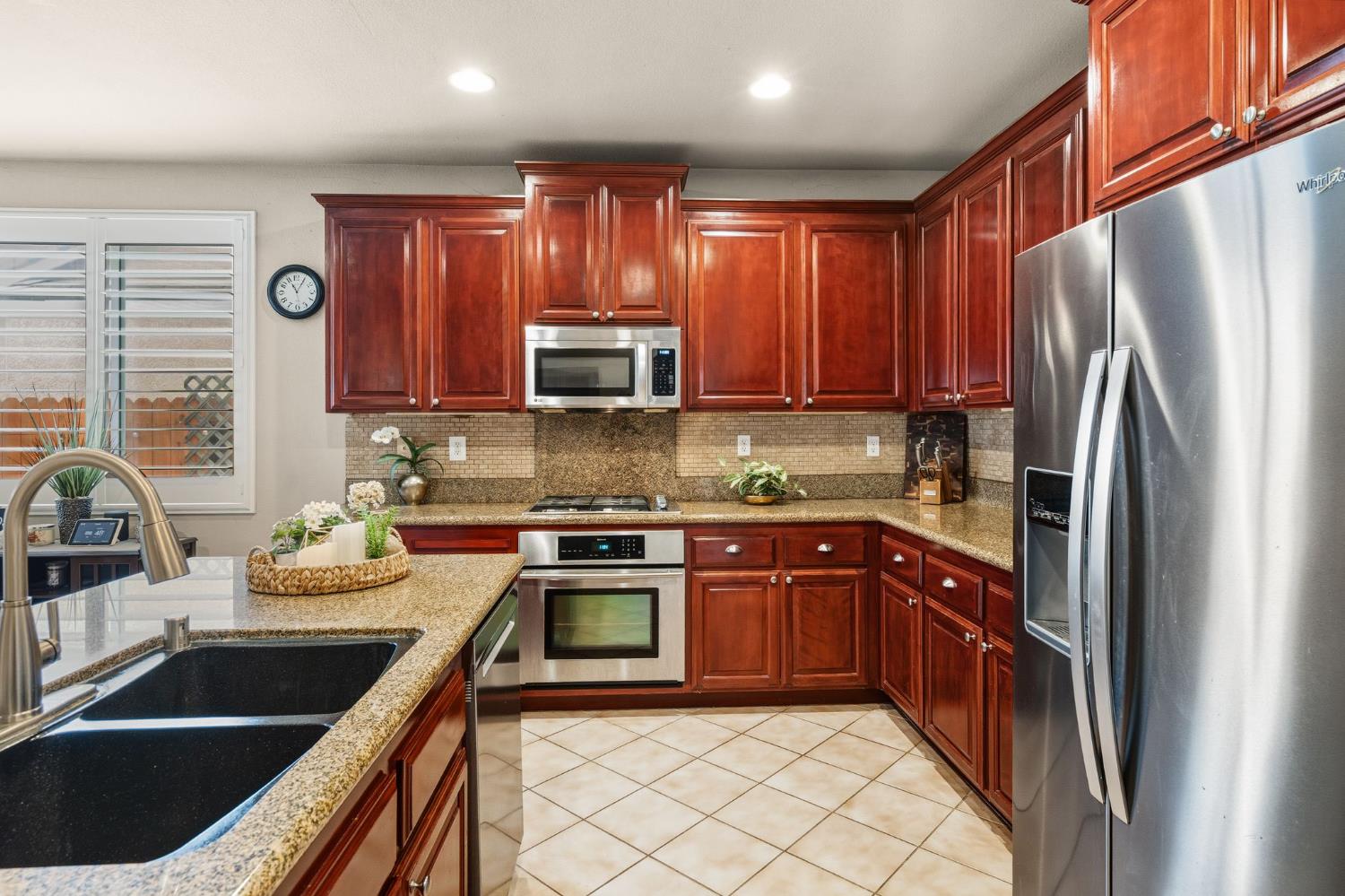 4601 Stuben Court Elk Grove, CA 95758 - Photo 8 of 32