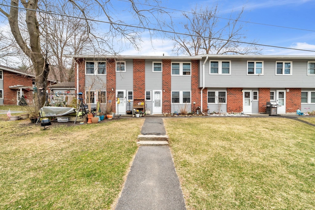 127 Manor Court, Unit 127 Springfield, MA 01118 - Photo 4 of 28 Gallery Image 4