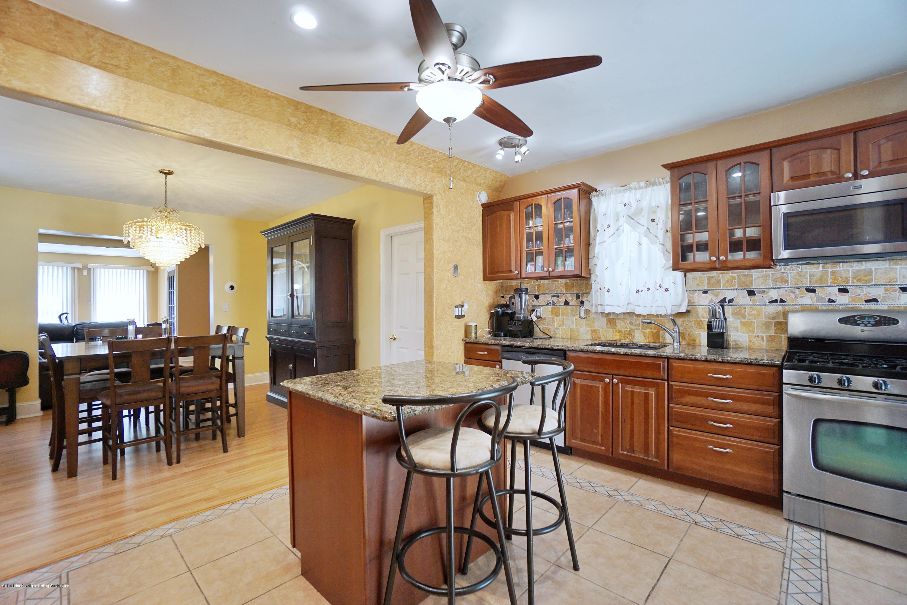 141 Roe Street Staten Island, NY 10310 - Photo 9 of 30 (9) KITCHEN