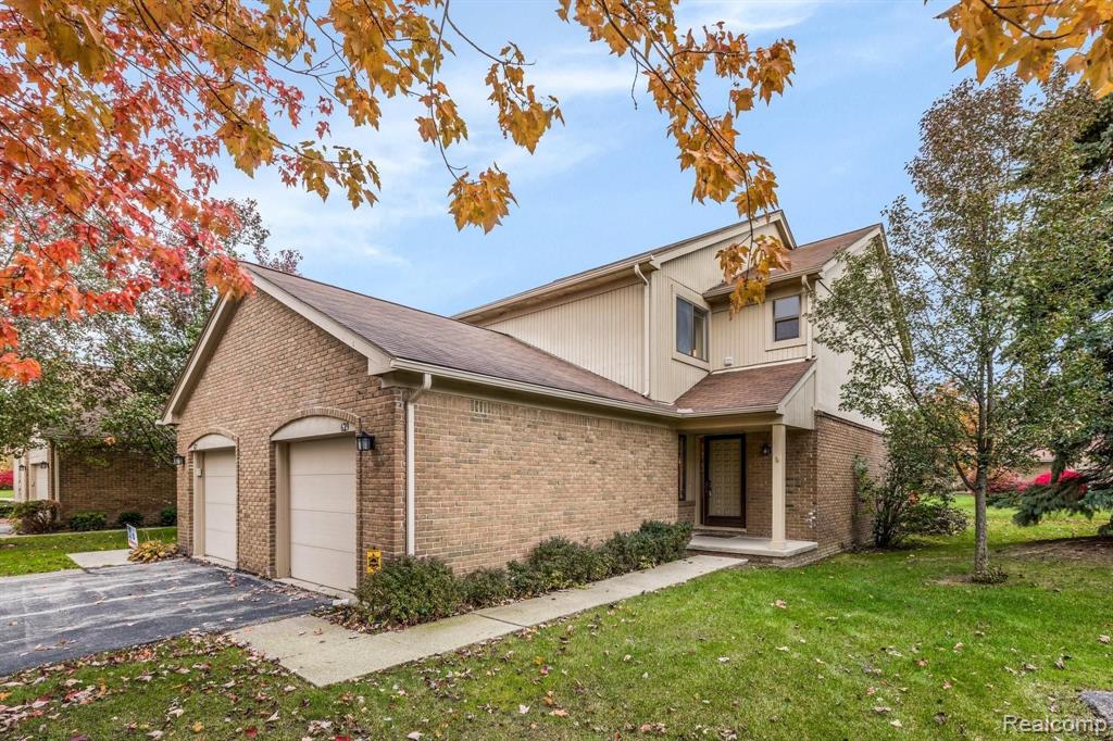 629 Tennyson Rochester Hills, MI 48307 - Photo 1 of 30