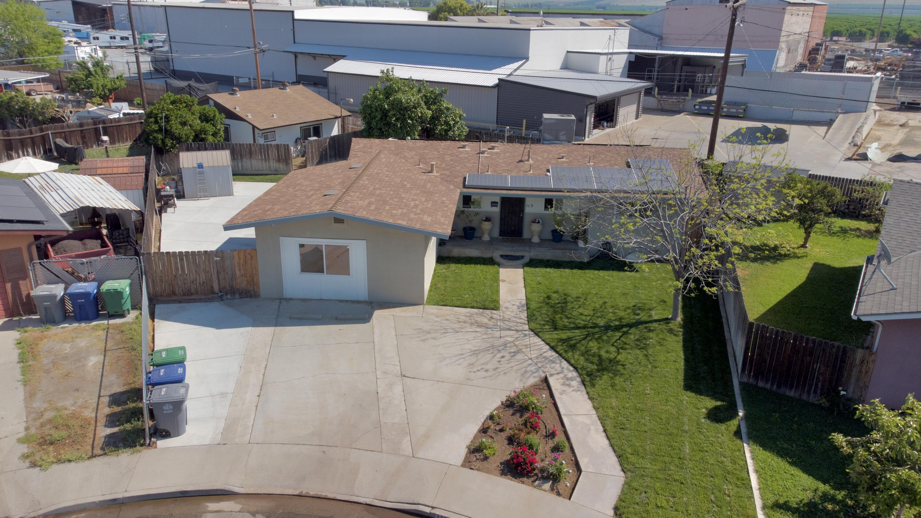 113 Bryant Court Exeter, CA 93221 - Photo 5 of 41 113 Bryant Ct 2