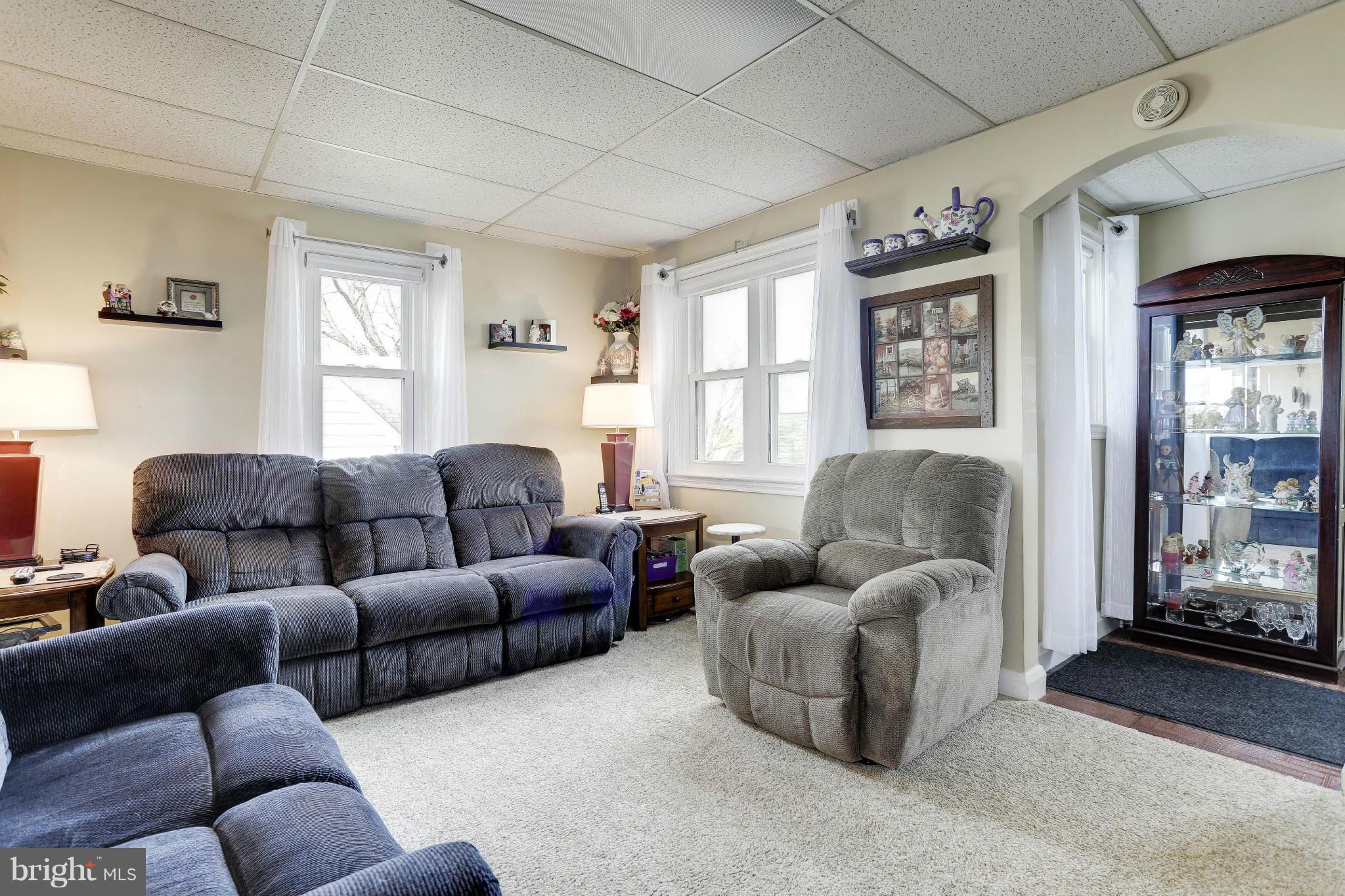 209 West Hilltop Road Baltimore, MD 21225 - Photo 4 of 30 Living Room
