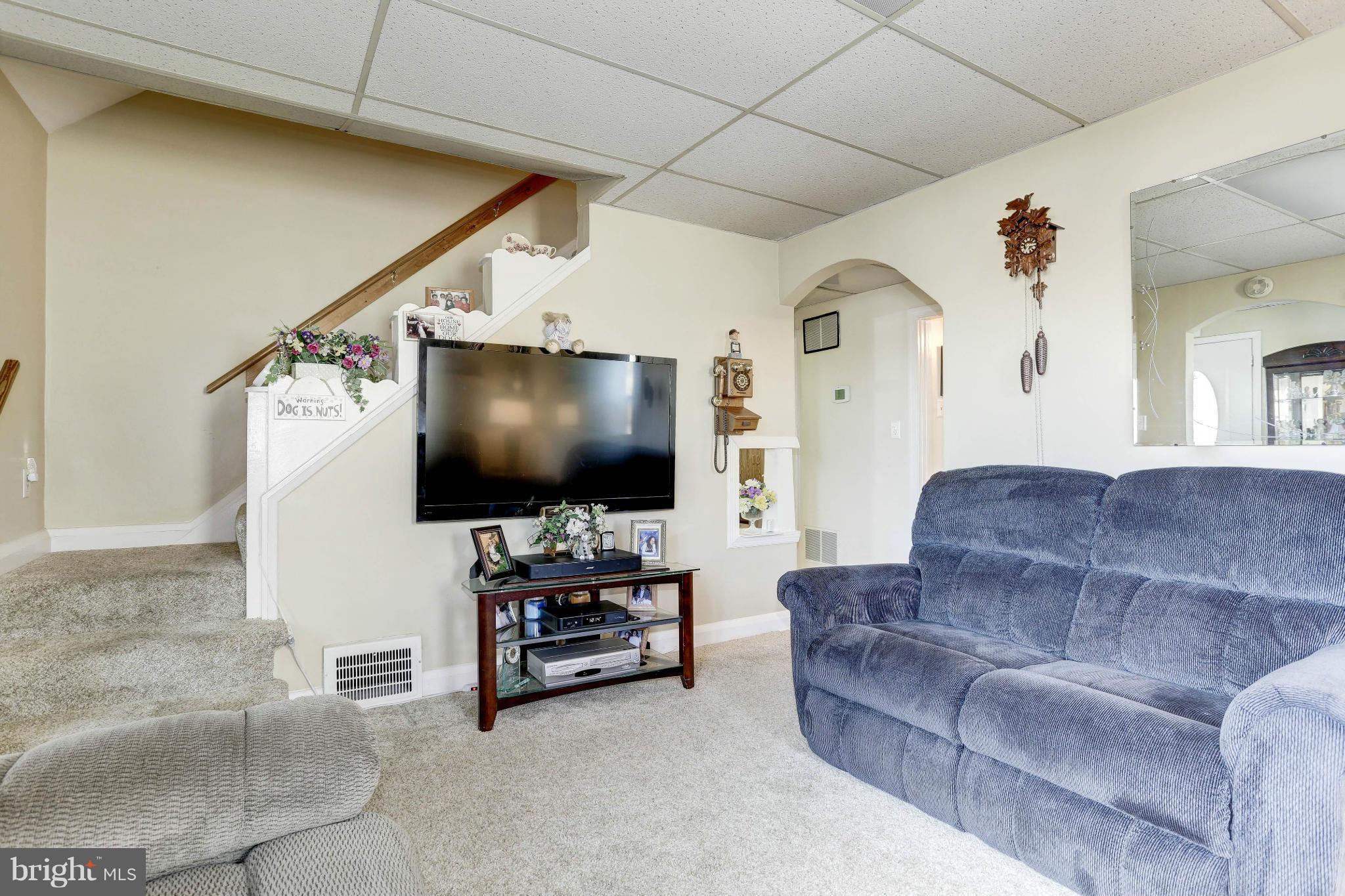 209 West Hilltop Road Baltimore, MD 21225 - Photo 6 of 30 Living Room