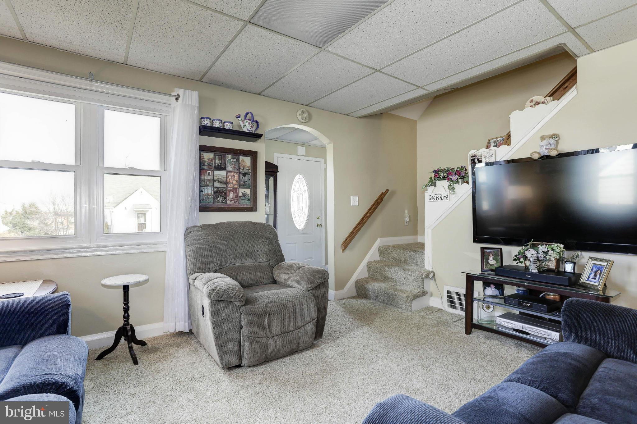 209 West Hilltop Road Baltimore, MD 21225 - Photo 7 of 30 Living Room