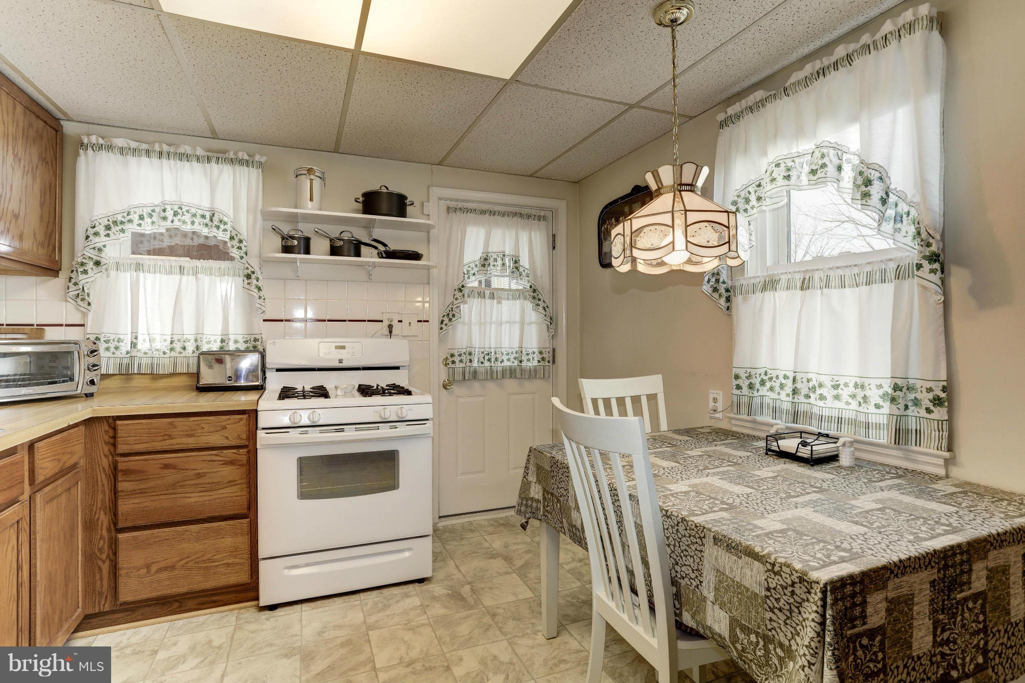 209 West Hilltop Road Baltimore, MD 21225 - Photo 8 of 30 Kitchen