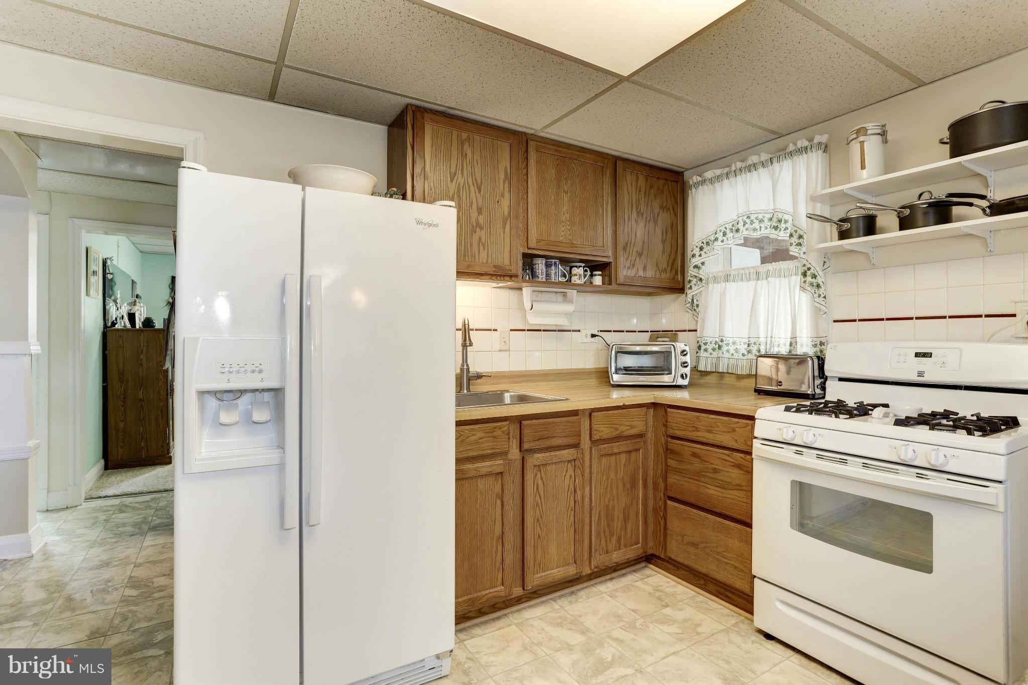 209 West Hilltop Road Baltimore, MD 21225 - Photo 9 of 30 Kitchen