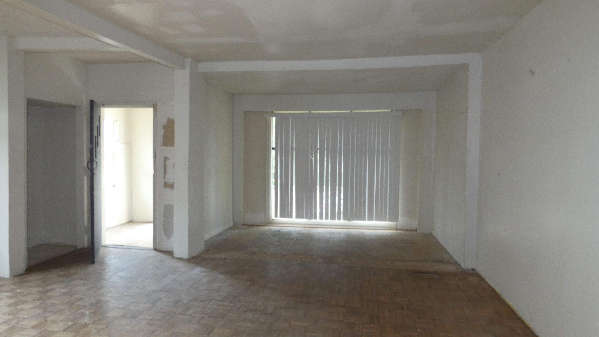 1707 East 83rd Street Chicago, IL 60617 - Photo 2 of 15 a view of a livingroom with a hallway