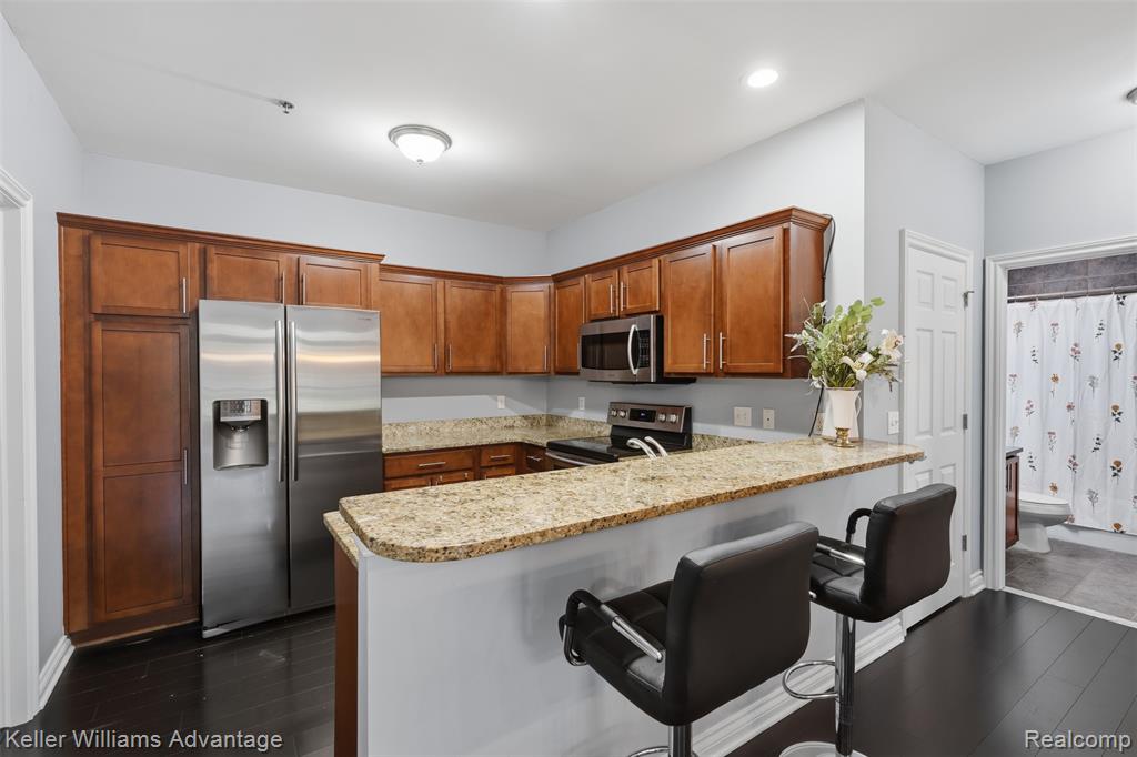 45658 South Stonewood Road Canton, MI 48187 - Photo 10 of 41