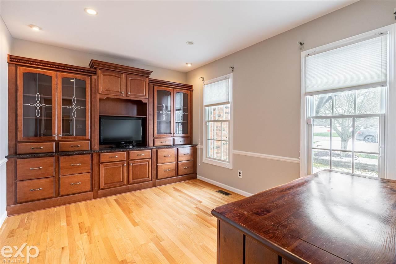 1666 North Kilburn Road Rochester, MI 48306 - Photo 11 of 35 50071463-10.JPG