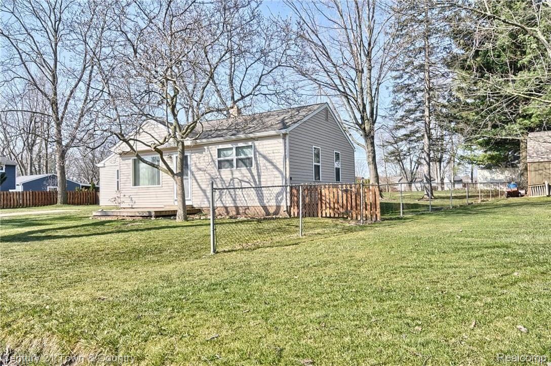 690 Pleasant Ridge Lake Orion, MI 48362 - Photo 26 of 30 Front_3rd_View.jpg