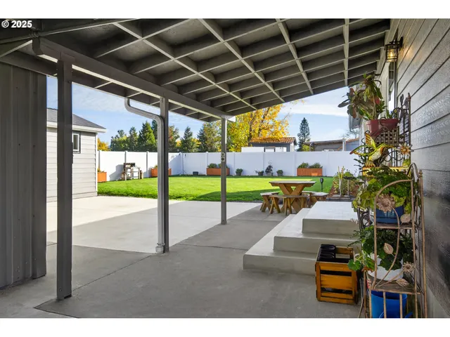 $389,900 | 3721 Joe Avenue, Roseburg, OR 97471