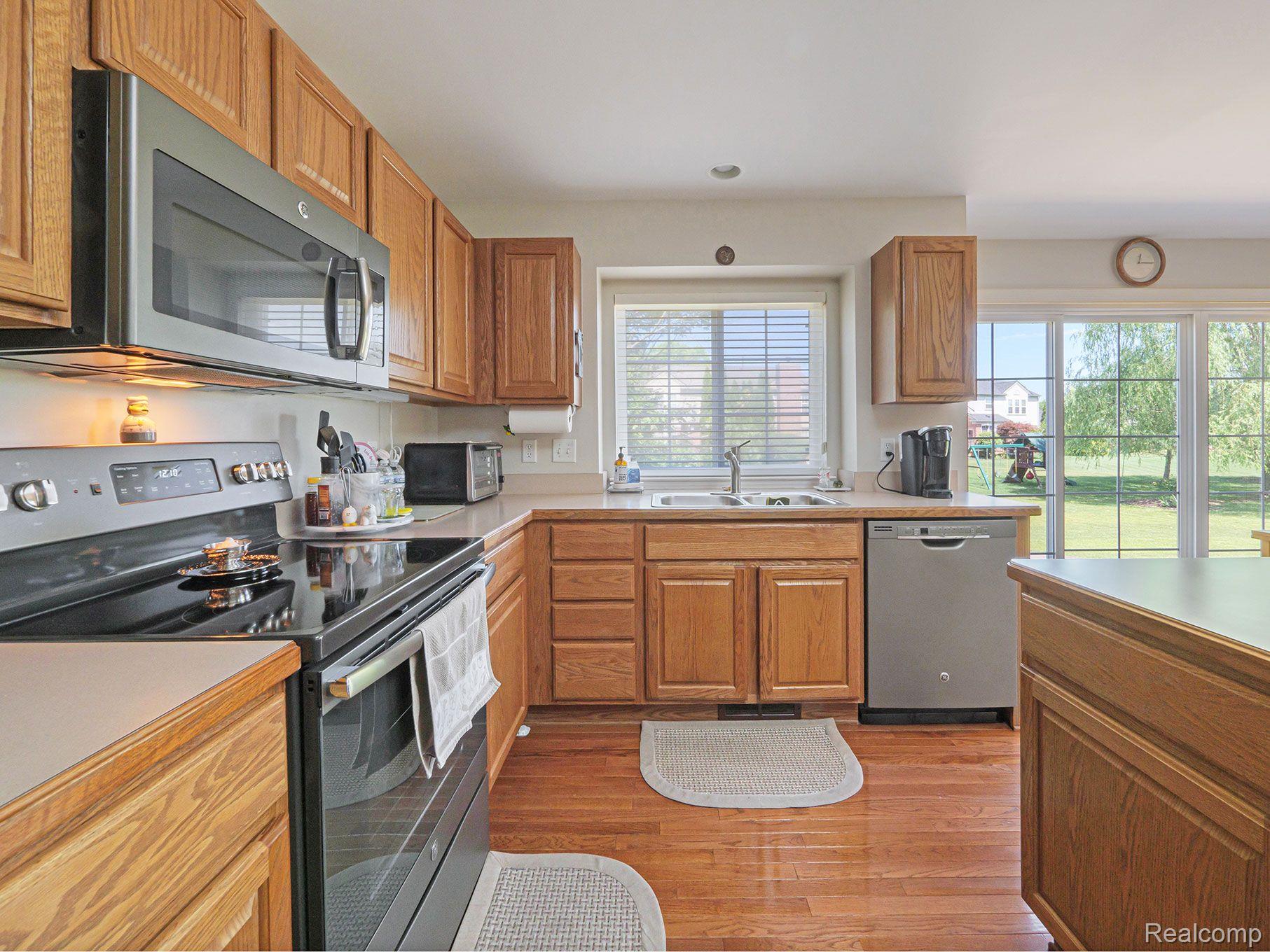 48682 Rockefeller Drive Canton, MI 48188 - Photo 7 of 28 Gallery Image 7