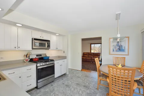 $695,000 | 23400 West Cattail Lane, Barrington, IL 60010