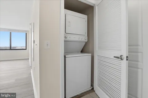$320,000 | 2451 Midtown Avenue, Unit 819, Alexandria, VA 22303