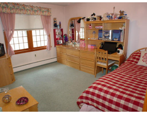 129 Rattlesnake Hill Road Andover, MA 01810 - Photo 8 of 11