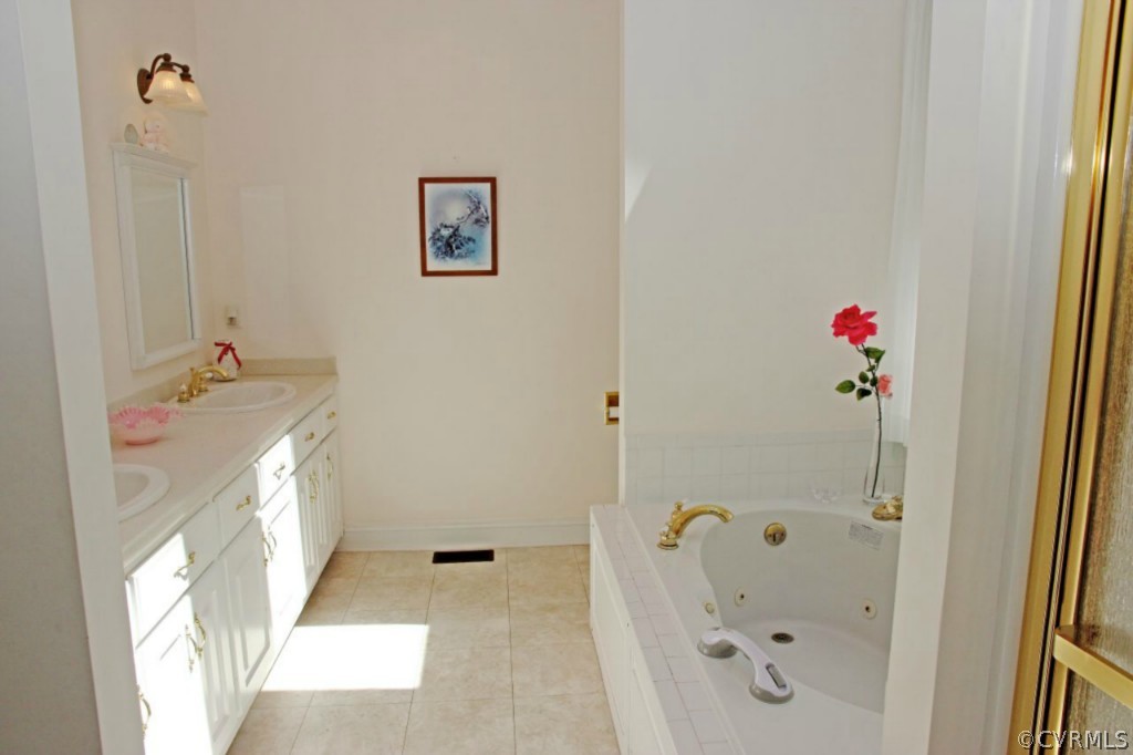14900 Beach Road Chesterfield, VA 23838 - Photo 18 of 19 a bathroom with a tub sink and mirror