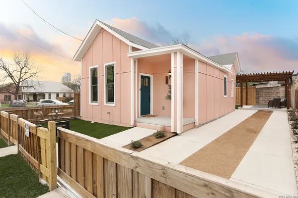 $2,375 | 325 Montana Street, San Antonio, TX 78203