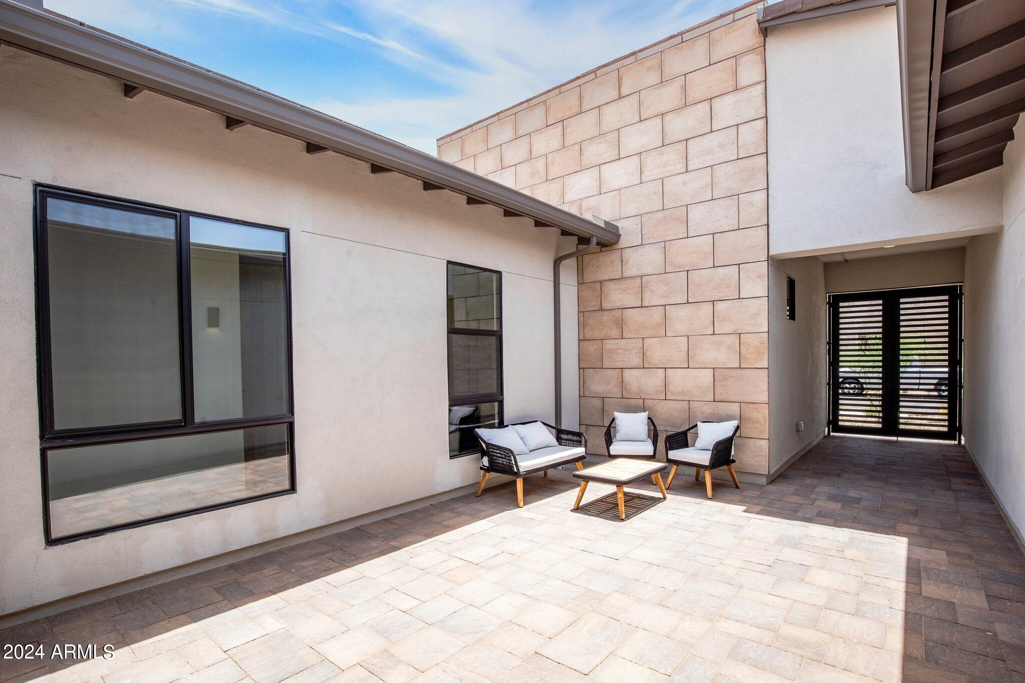 812 East Summerside Road Phoenix, AZ 85042 - Photo 5 of 64