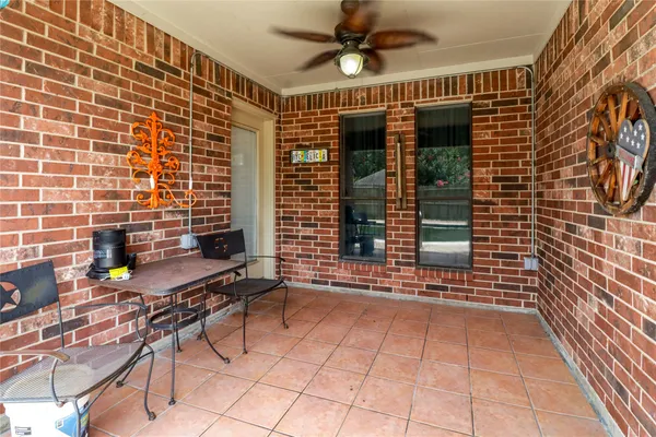 a view of entryway with sitting area