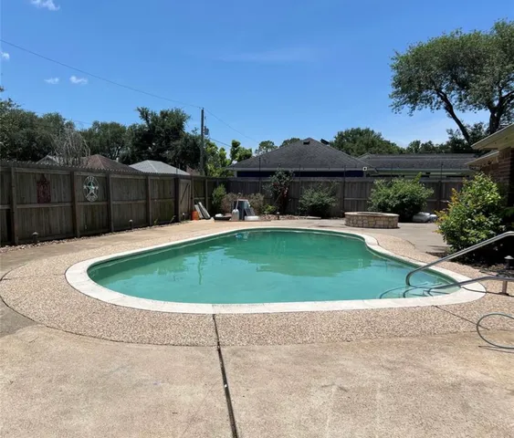 $329,900 | 37 North Erik Drive, Angleton, TX 77515