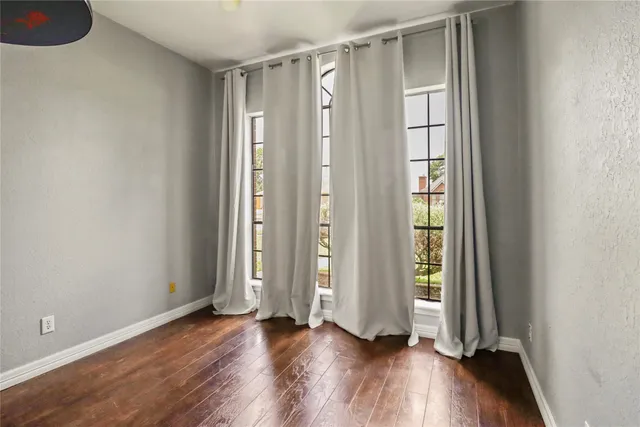 $329,900 | 37 North Erik Drive, Angleton, TX 77515