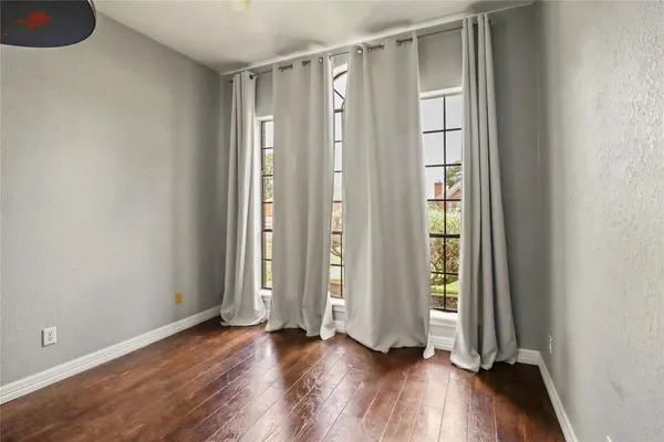 $324,900 | 37 North Erik Drive, Angleton, TX 77515