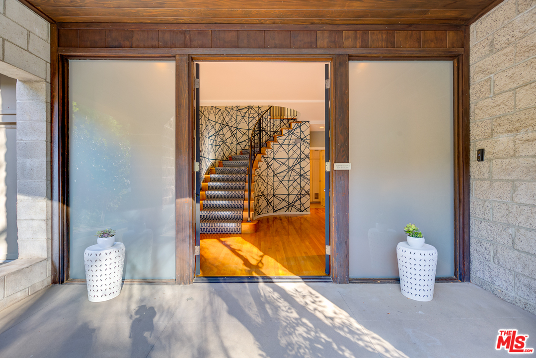 1000 Chantilly Road Los Angeles, CA 90077 - Photo 3 of 28