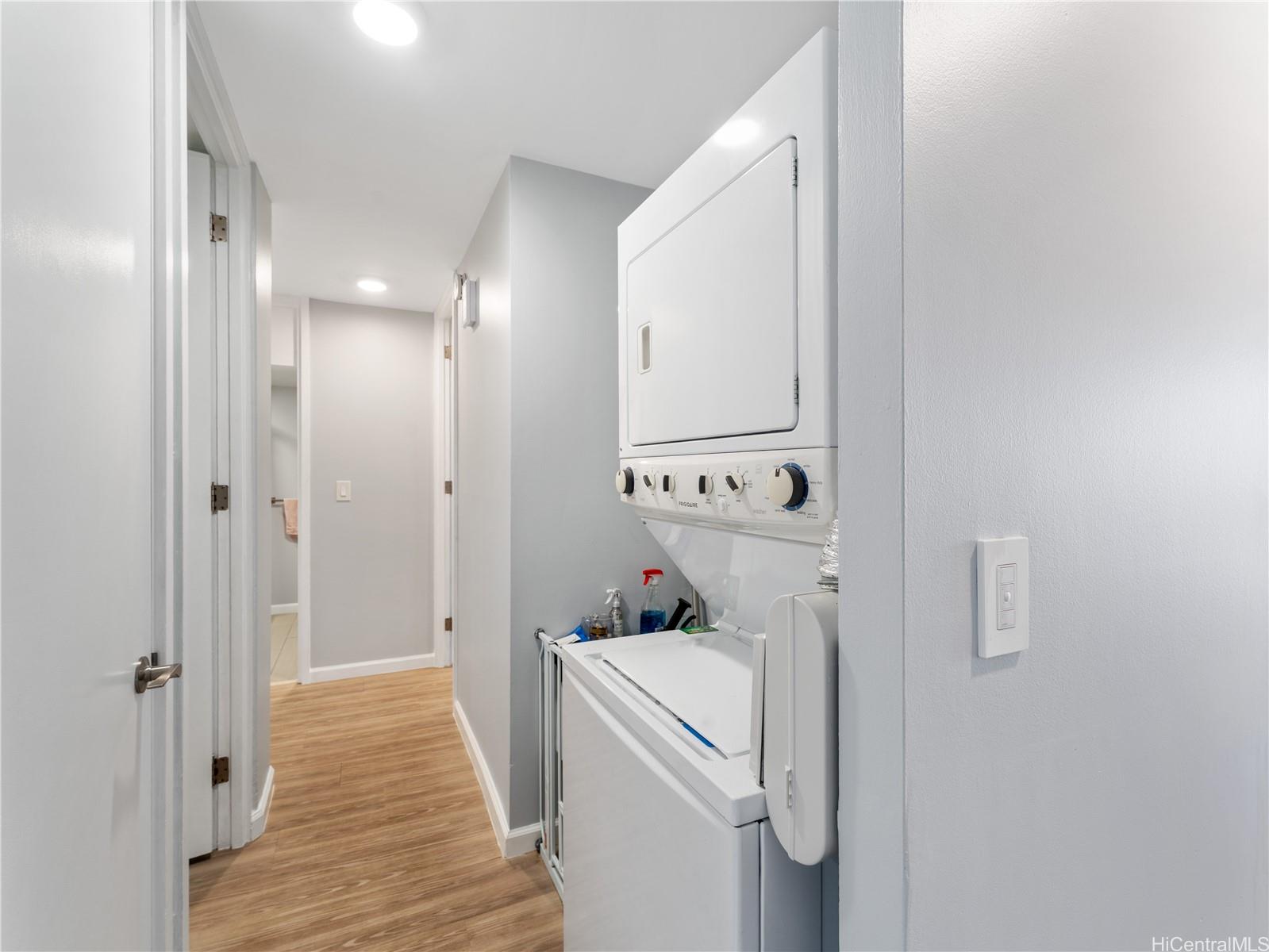 4300 Waialae Avenue, Unit B601 Honolulu, HI 96816 - Photo 15 of 18 a view of bathroom