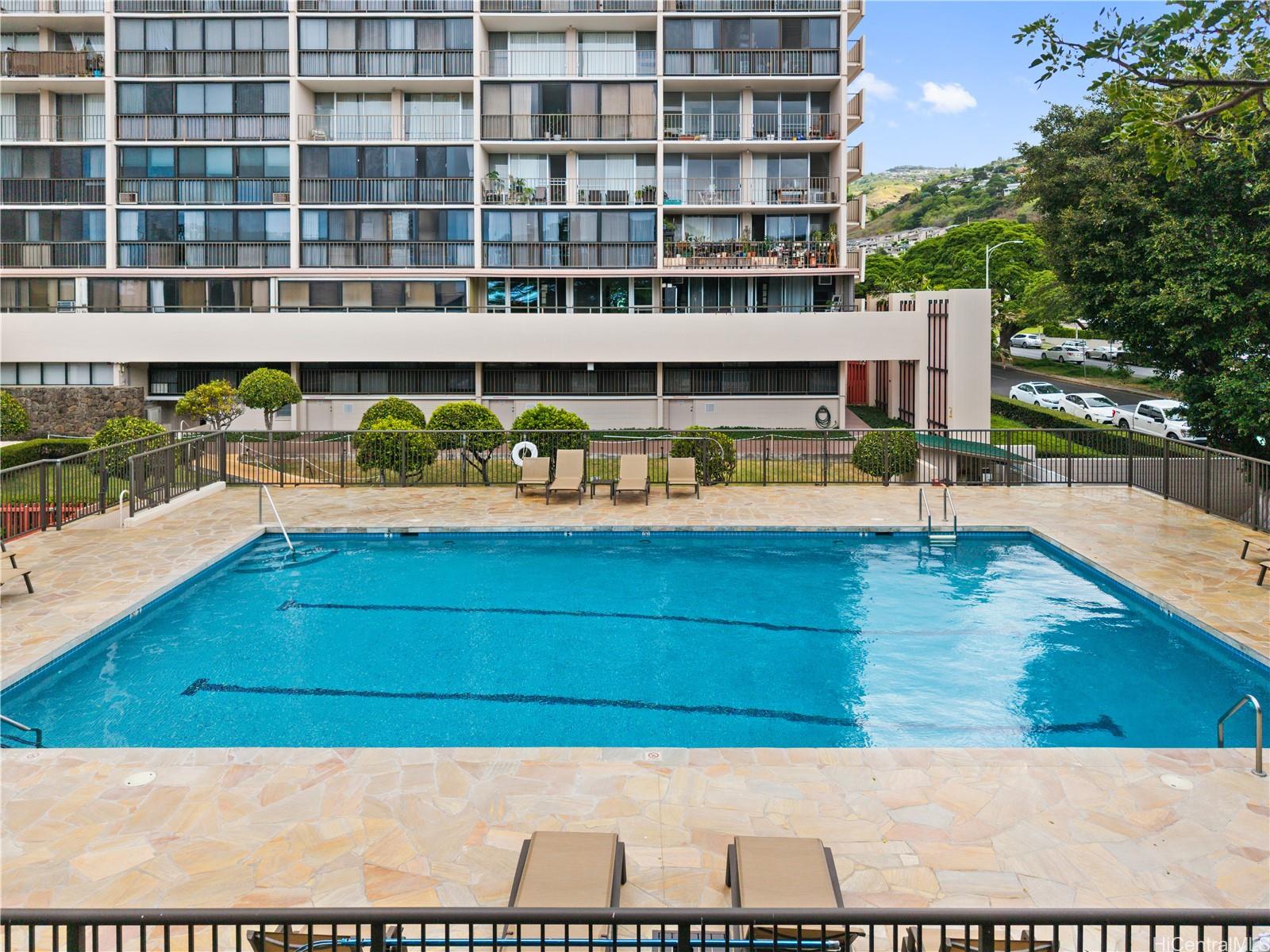 4300 Waialae Avenue, Unit B601 Honolulu, HI 96816 - Photo 18 of 18 a wooden bench sitting in front of a building