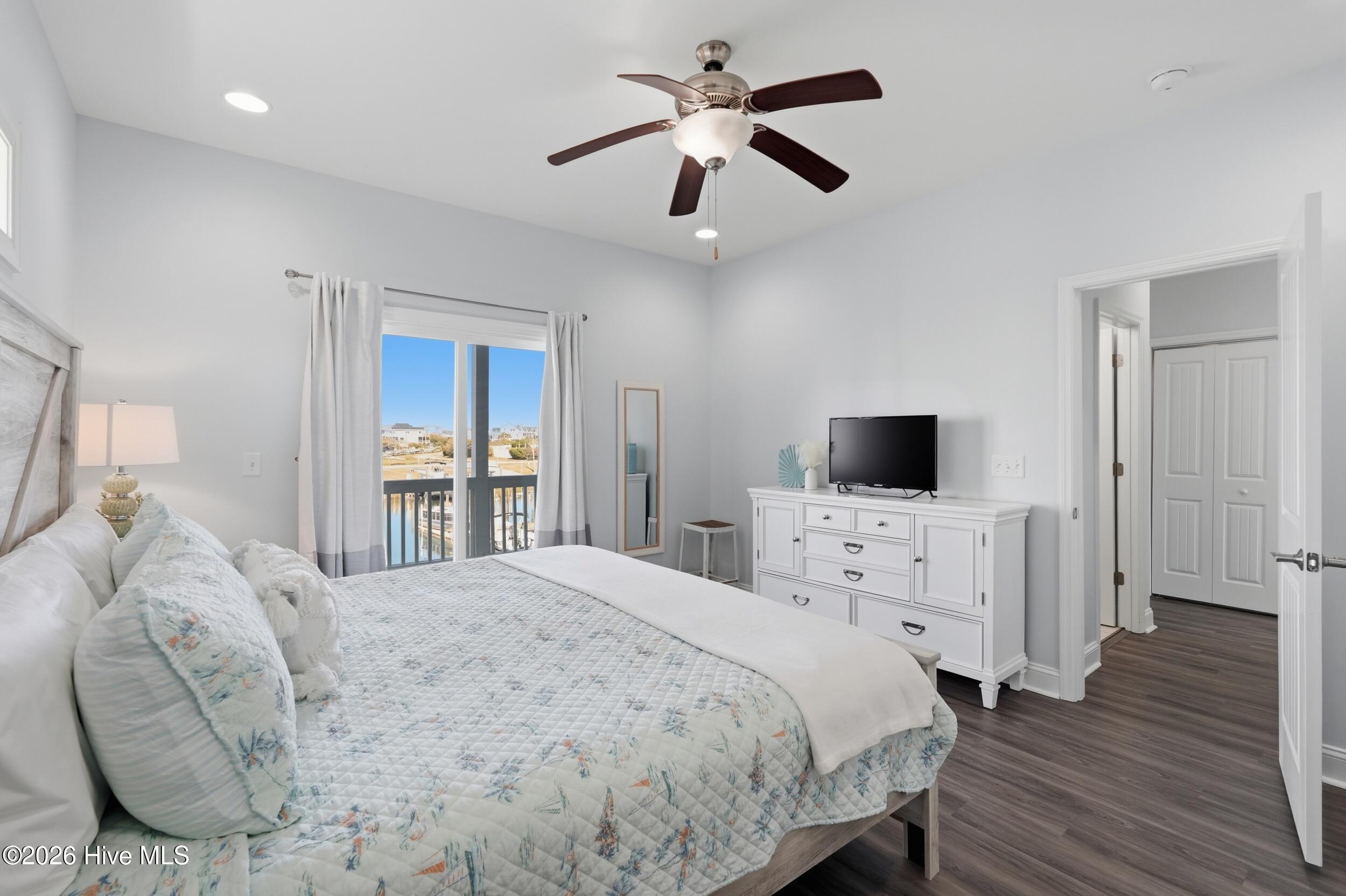 926 Observation Lane Topsail Beach, NC 28445 - Photo 13 of 75 30_primary bedroom