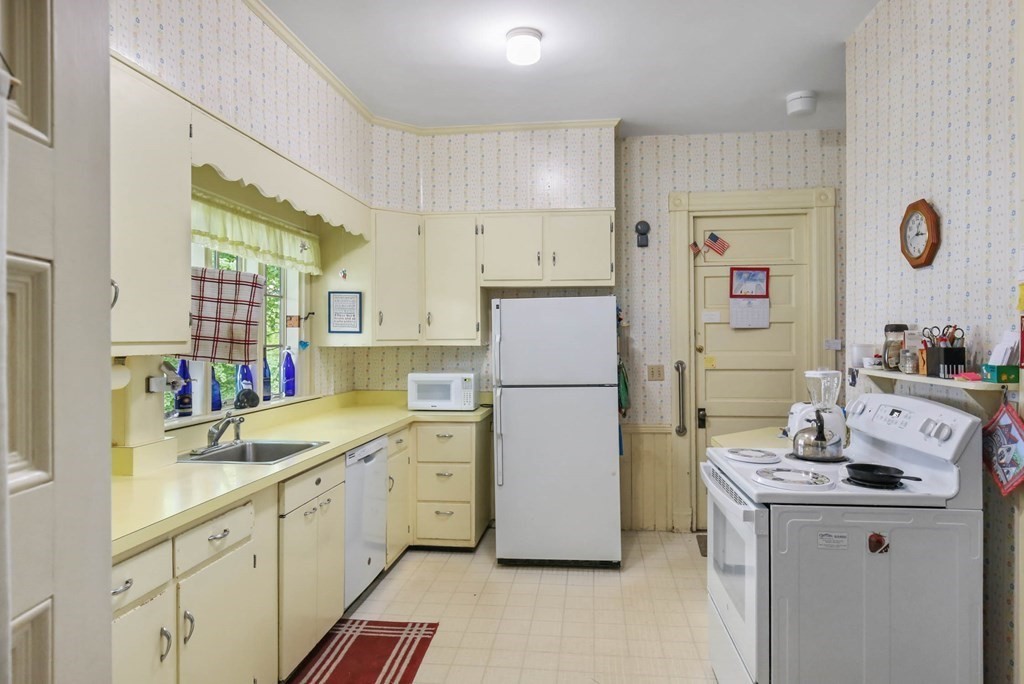 5 Fenimore Road Worcester, MA 01609 - Photo 13 of 34