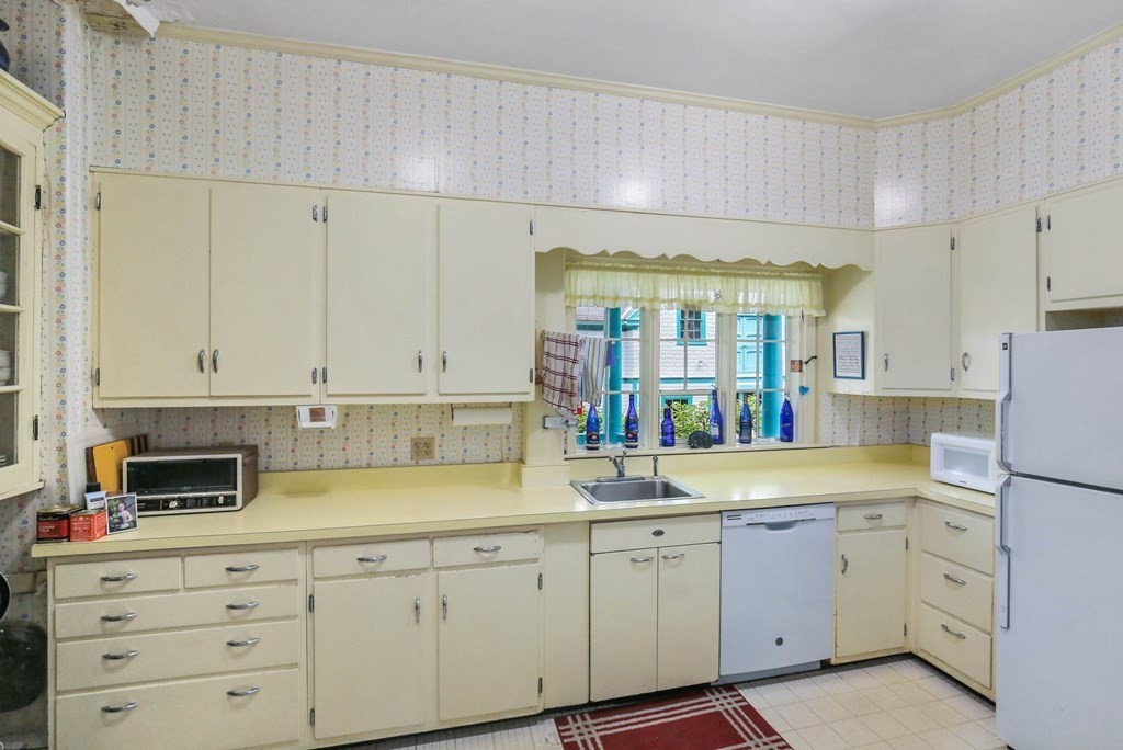 5 Fenimore Road Worcester, MA 01609 - Photo 14 of 34