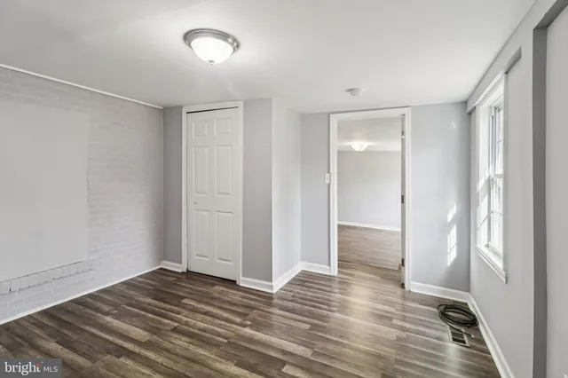 a view of empty room with window