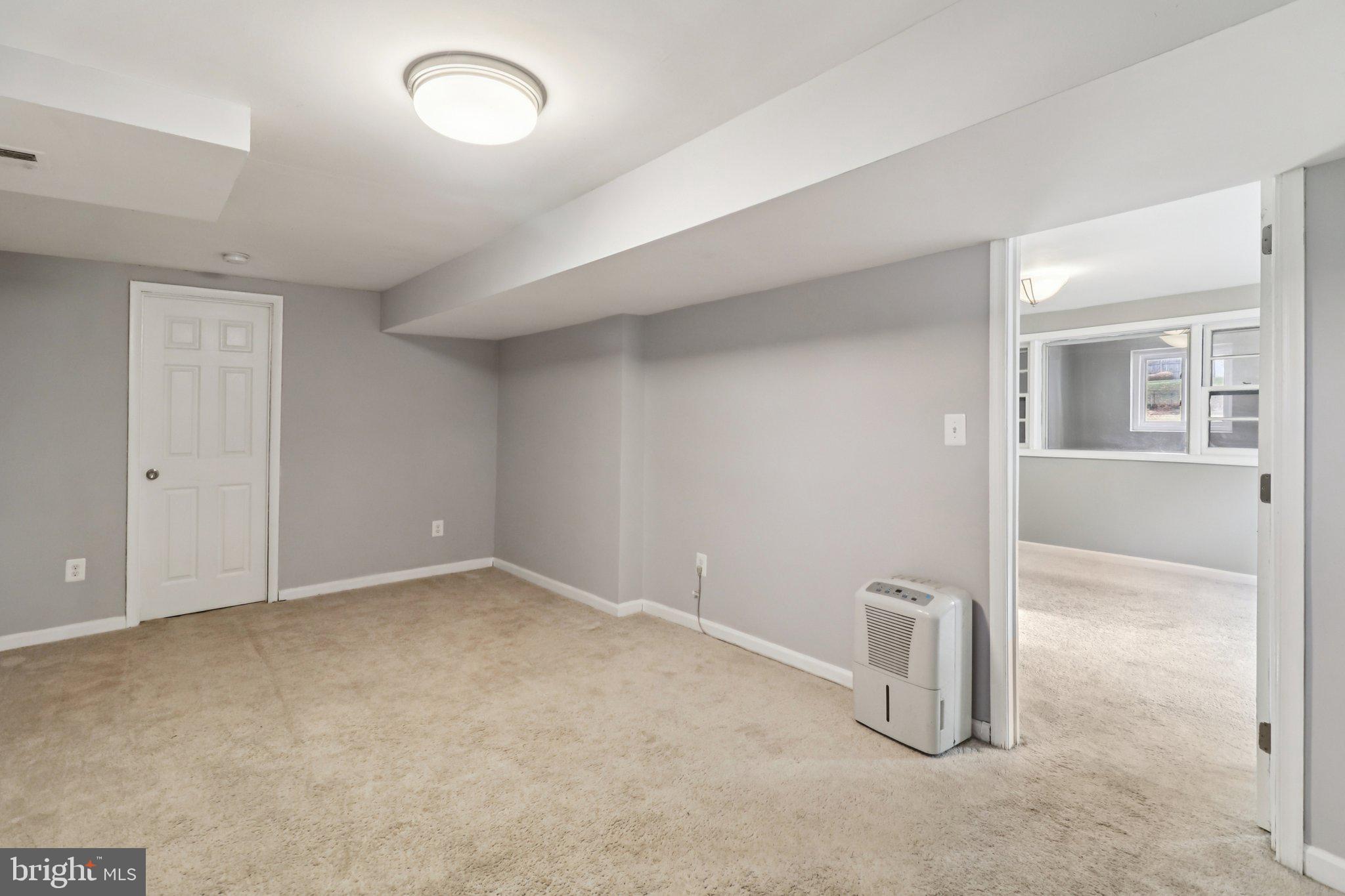 11515 Orebaugh Avenue Silver Spring, MD 20902 - Photo 36 of 69 an empty room with a mirror