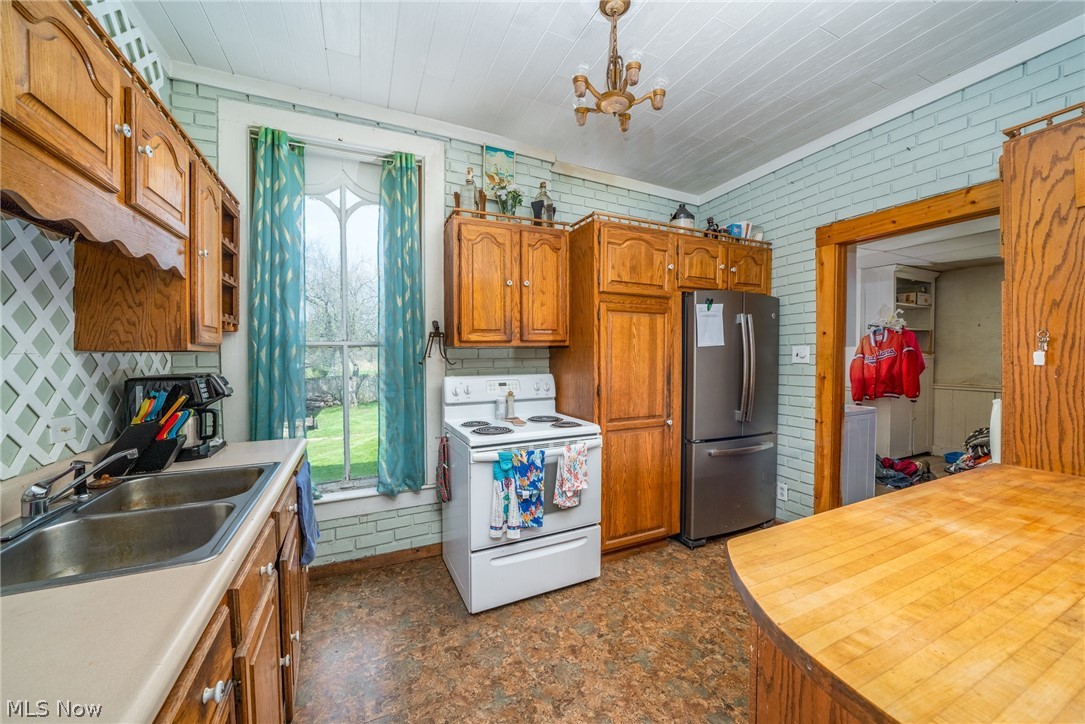 23230 Georgetown Road Homeworth, OH 44634 - Photo 8 of 16